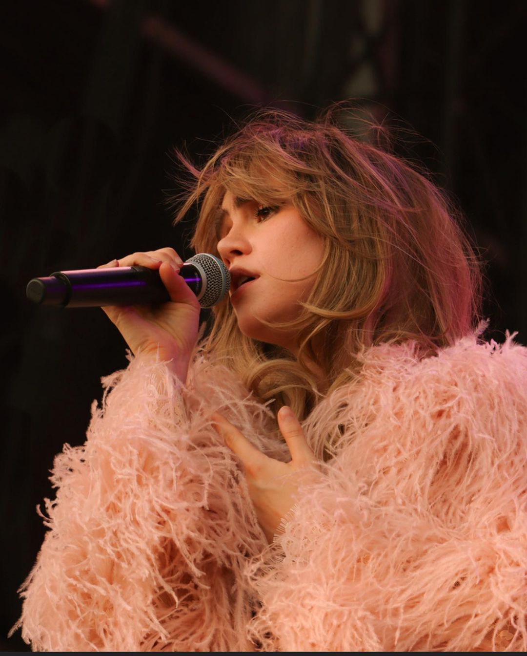 Suki Waterhouse pada Corona Capital Festival di Meksiko.